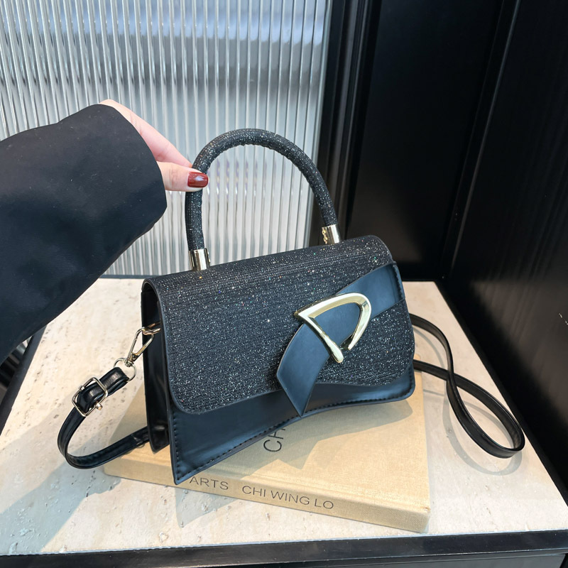 Moda y lujo ligero 2025 nuevo estilo estilo occidental estilo coreano popular retro casual color sólido bolso pequeño de mensajero de un solo hombro