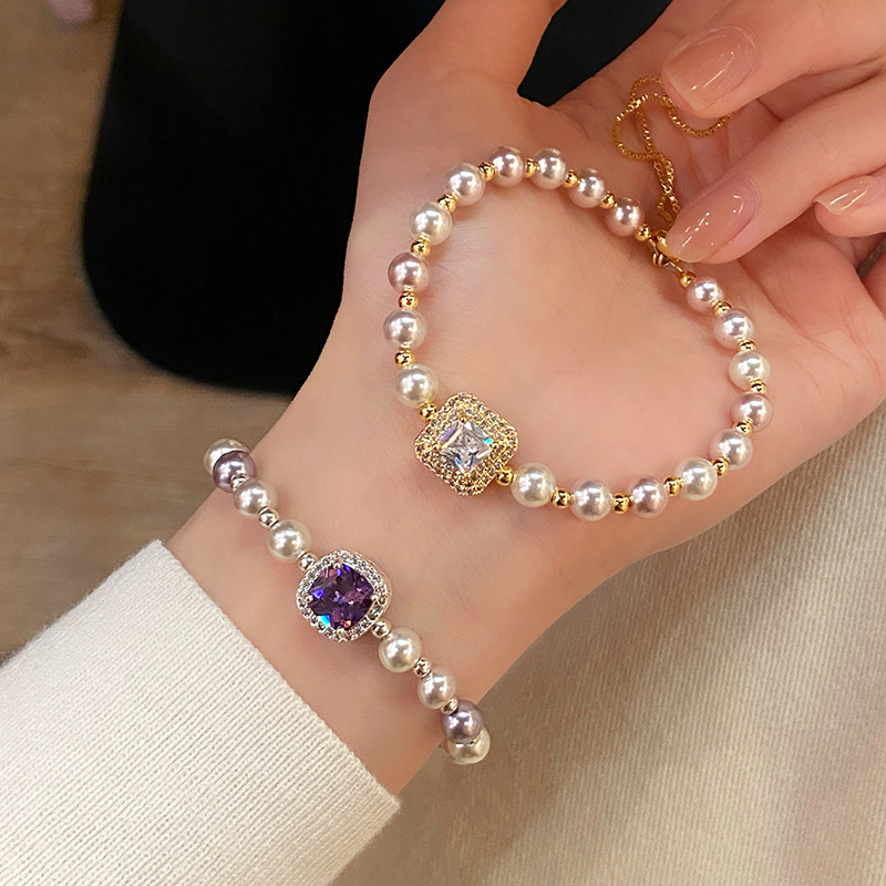 Elegant fashionable geometric bracelet with zircon