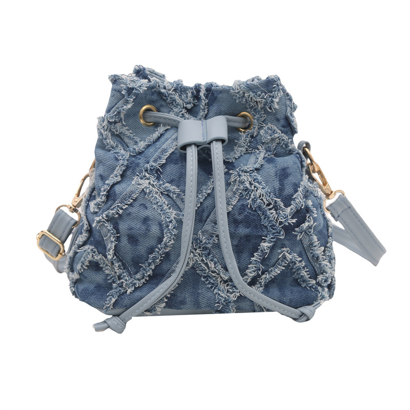 Bolso de diseño de nicho para mujeres 2025, nueva moda de moda, cadena de jeans, bolso de hombro, bolso de cubo relajado