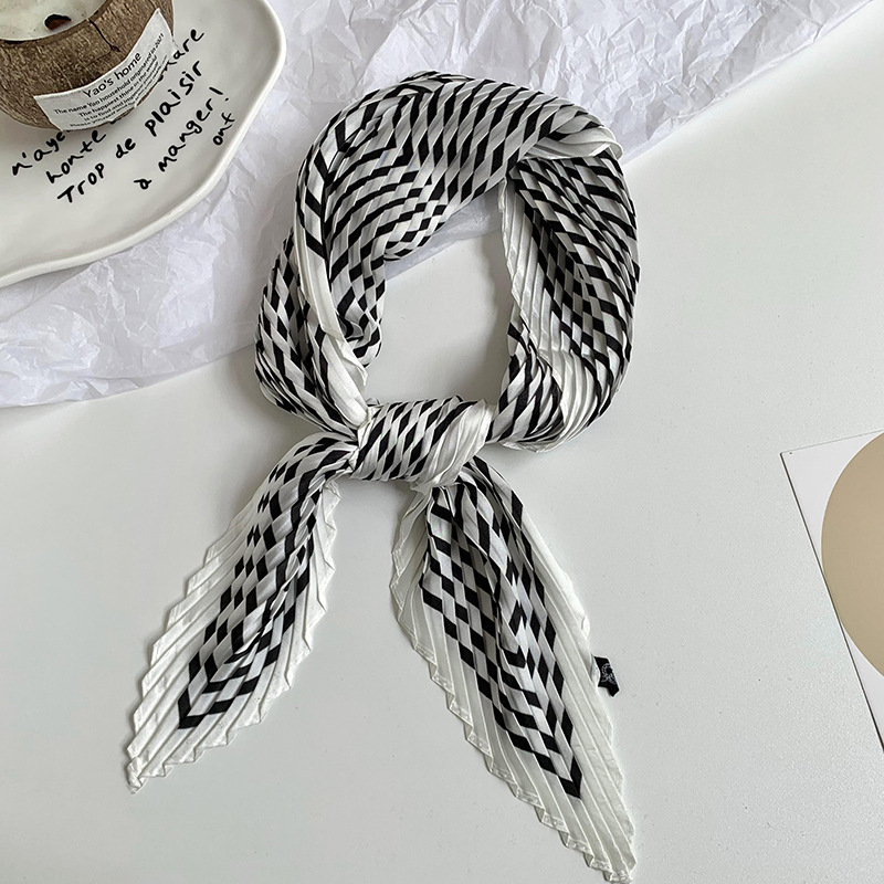Bufanda de seda, bufanda cuadrada, sentido avanzado, camisa decorativa arrugada de moda coreana de primavera y verano, bufanda pequeña, bufanda en forma de diamante, diadema