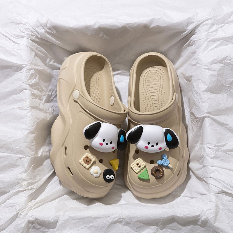 카키색 땀 흘리는 강아지