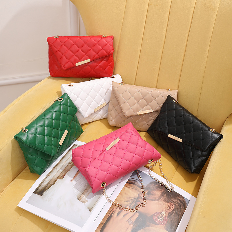Elegant fashionable folding phone bag with diamond pattern on chain