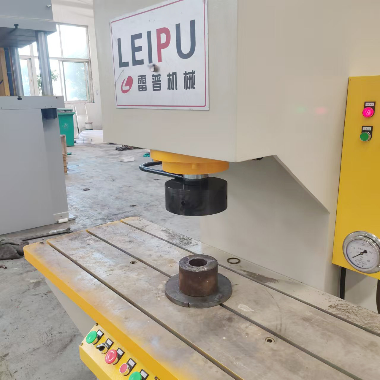 厂家直销100吨单臂液压机 铝板钢板各种板材校平校正 管件的校直