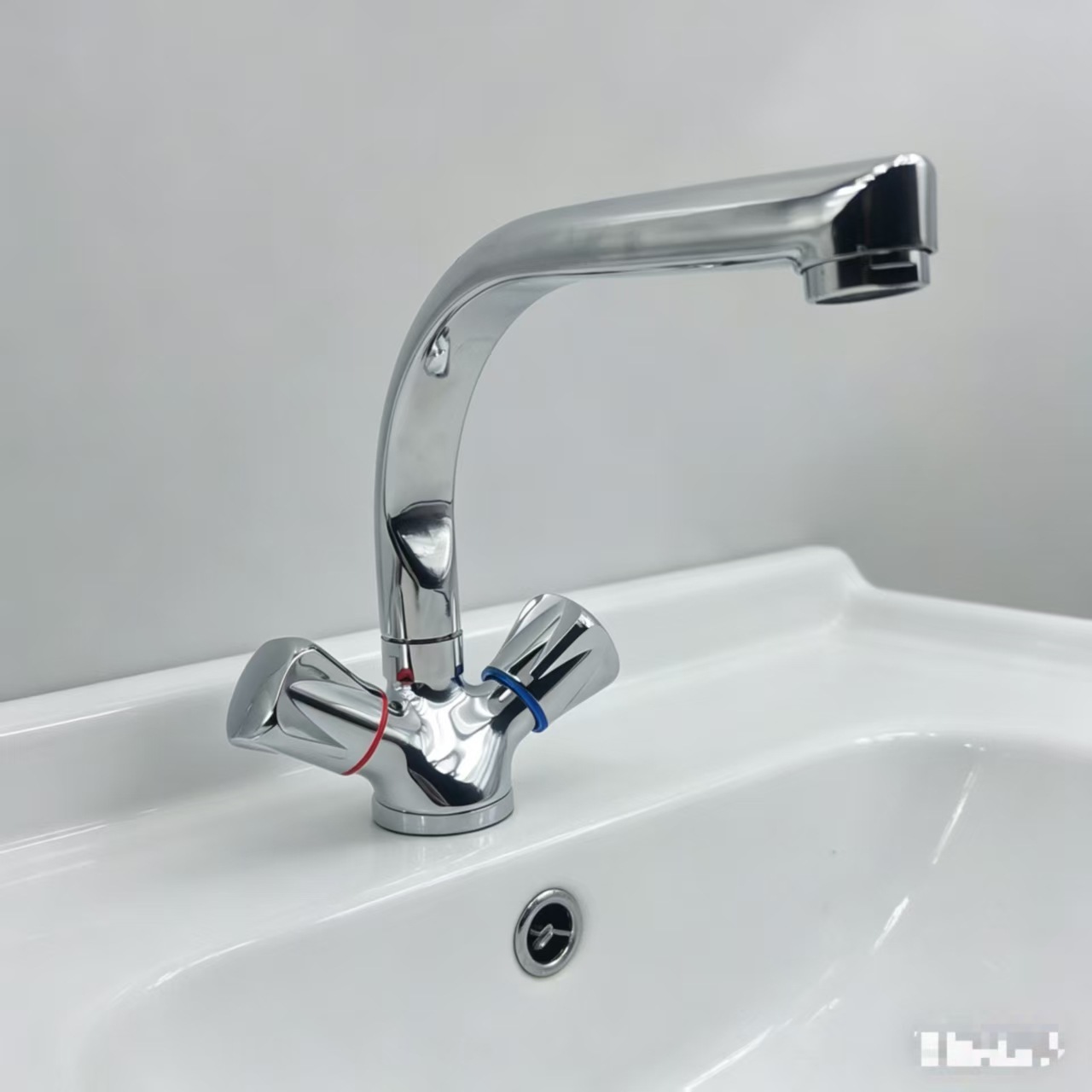 外贸锌合金双联厨房菜盆水龙头 冷热双开羊角面盆双控菜盆水龙头