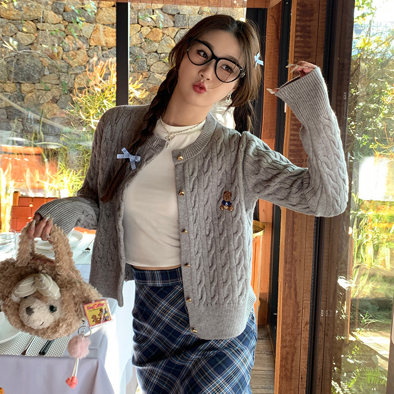 早秋毛衣开衫女2025新款藏蓝色小熊刺绣麻花针织外套韩系穿搭上衣|undefined
