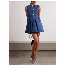 夏设计师潮牌明星同款名媛时尚个性无袖花朵扣小个子蓬蓬连衣短裙