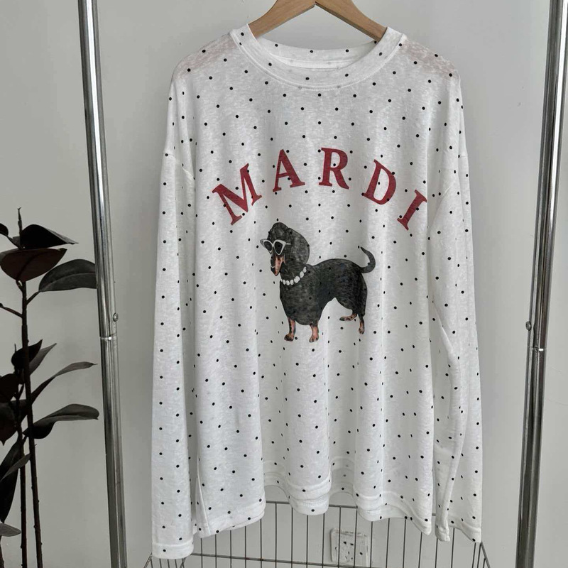 Comfortable Long-Sleeved Sun-Protective T-Shirt with a Slimming, Relaxed Feel and a Round Neck Comfortable Long-Sleeved Sun-Protective T-Shirt with a Slimming, Relaxed Feel and a Round Neck