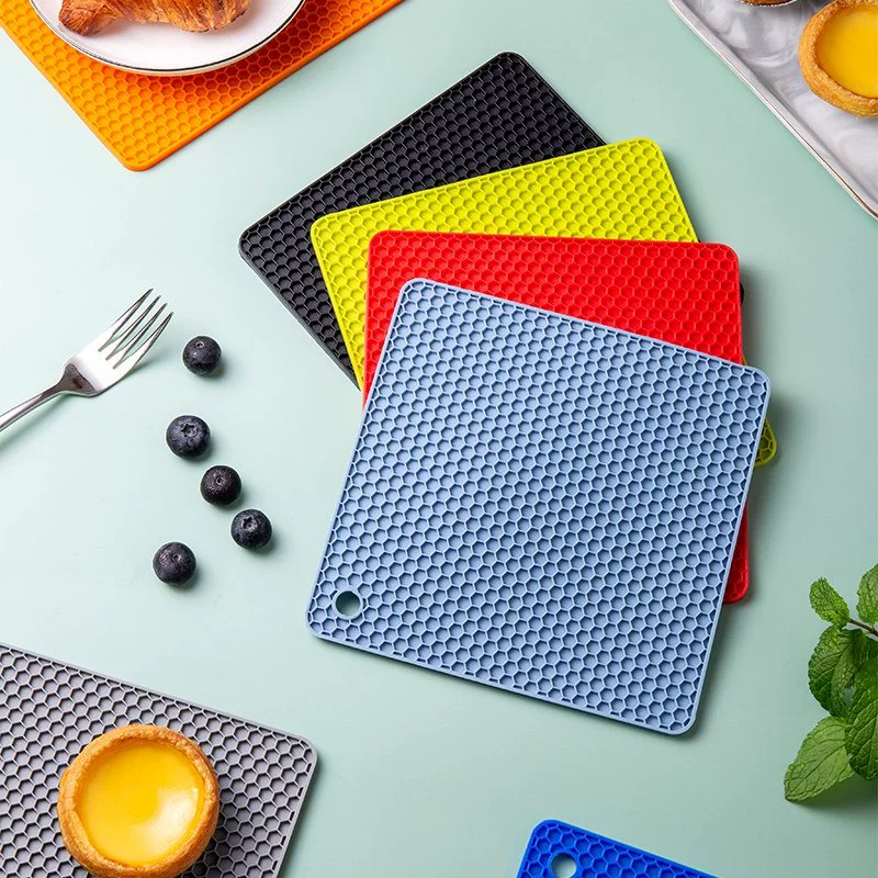 Фабрика в наличии Квадратная сотовая силиконовая теплоизоляционная прокладка для сковороды Посуда Обеденный стол Нескользящая прокладка Кухонные принадлежности в скандинавском стиле