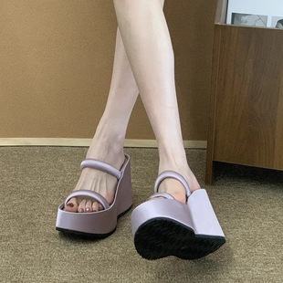 Slim and Versatile Wedge-Heeled Open-Toe Sandals for Women to Wear Outside 2025 Summer Small Thick-Soled Height-Increasing One-Strap Sandals
