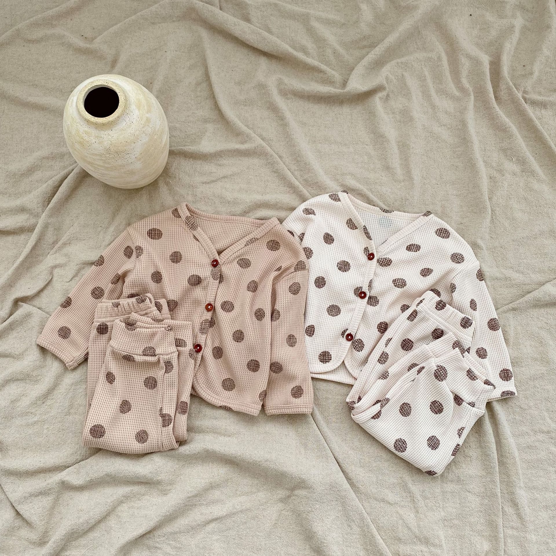 INS2024 Herfst Wafel Dot Print Set voor Jongens Meisjes Baby Top en Broek, Tweedelige Huiskleding_voghion.com