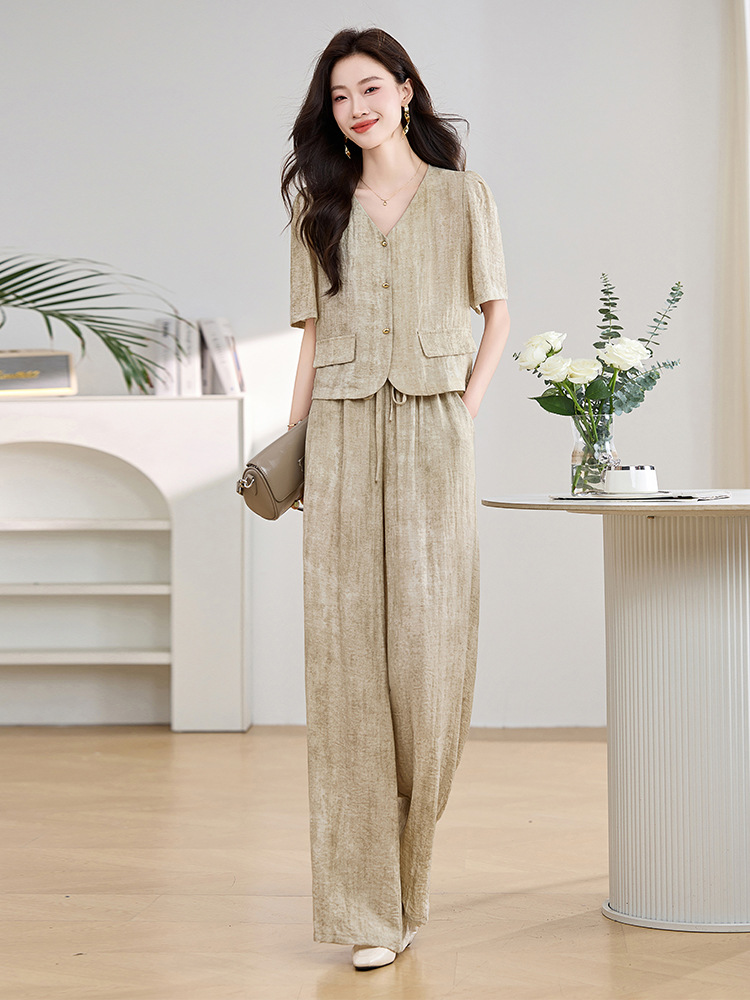 Bộ đồ công sở nữ mùa hè áo vest nhỏ phối quần ống rộng hai mảnh HE9837 — Màu hồng, Màu Kaki