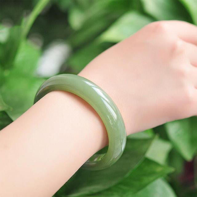 Vòng tay ngọc bích nữ Tân Cương chất liệu hồ nước xanh lá rộng bản chi tiết 8