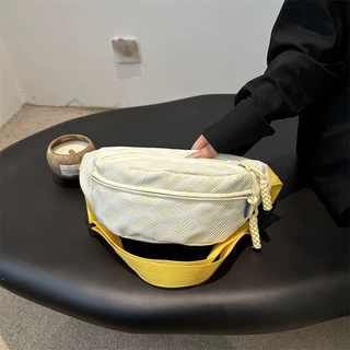 可爱轻便斜挎腰包日系ins新款美式外出百搭小包包女森系少胸包