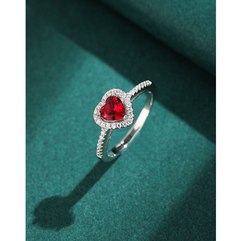 Anillo de circón en forma de corazón de corindón rojo de plata esterlina de las mujeres nicho de lujo ligero personalidad de la moda amor anillo de diamante rojo anillo de diamantes dedo índice