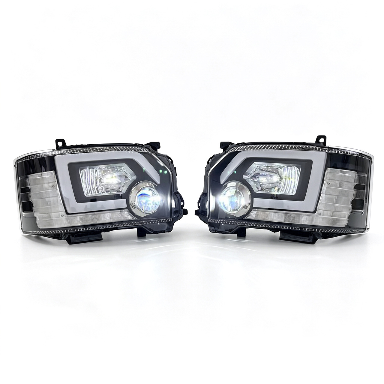 Suitable for 14-18 Toyota Hiace front headlight modification with LED daytime running lights and turn signals