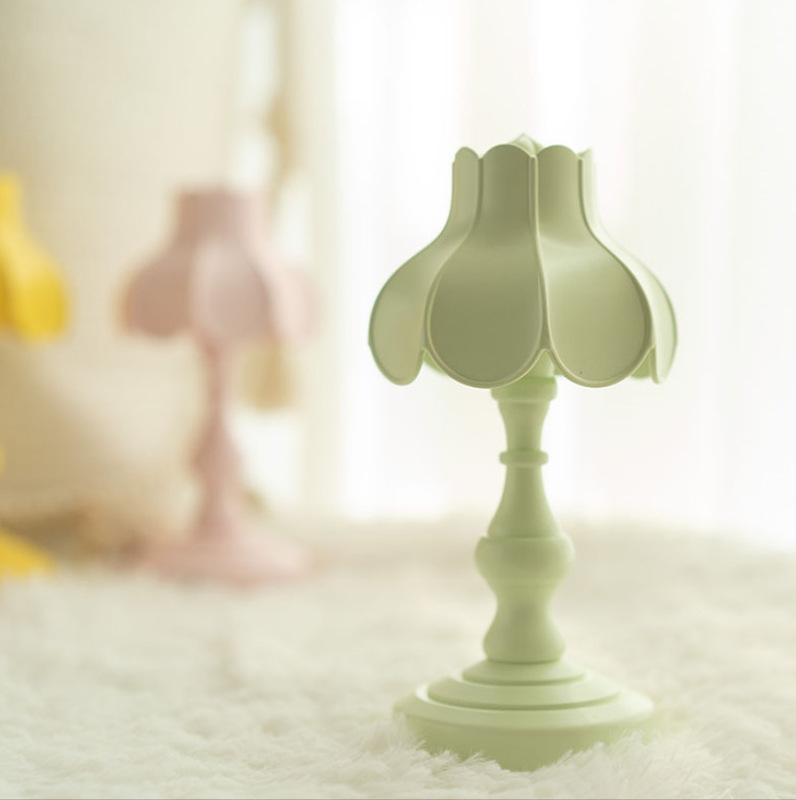 Retro table lamp USB rechargeable ins European style table lamp dormitory mini bedside bedroom LED night light retro ornaments Retro table lamp USB rechargeable ins European style table lamp dormitory mini bedside bedroom LED night light retro ornaments