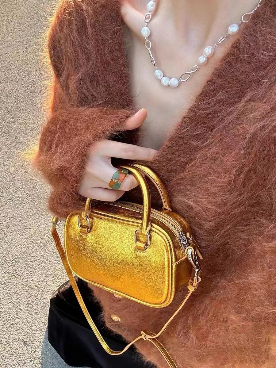 2024 Vår/Sommer Ny, fasjonabel, allsidig, gull- og sølvfarget liten, firkantet crossover-veske med mobiltelefon, trend for dame_voghion.com