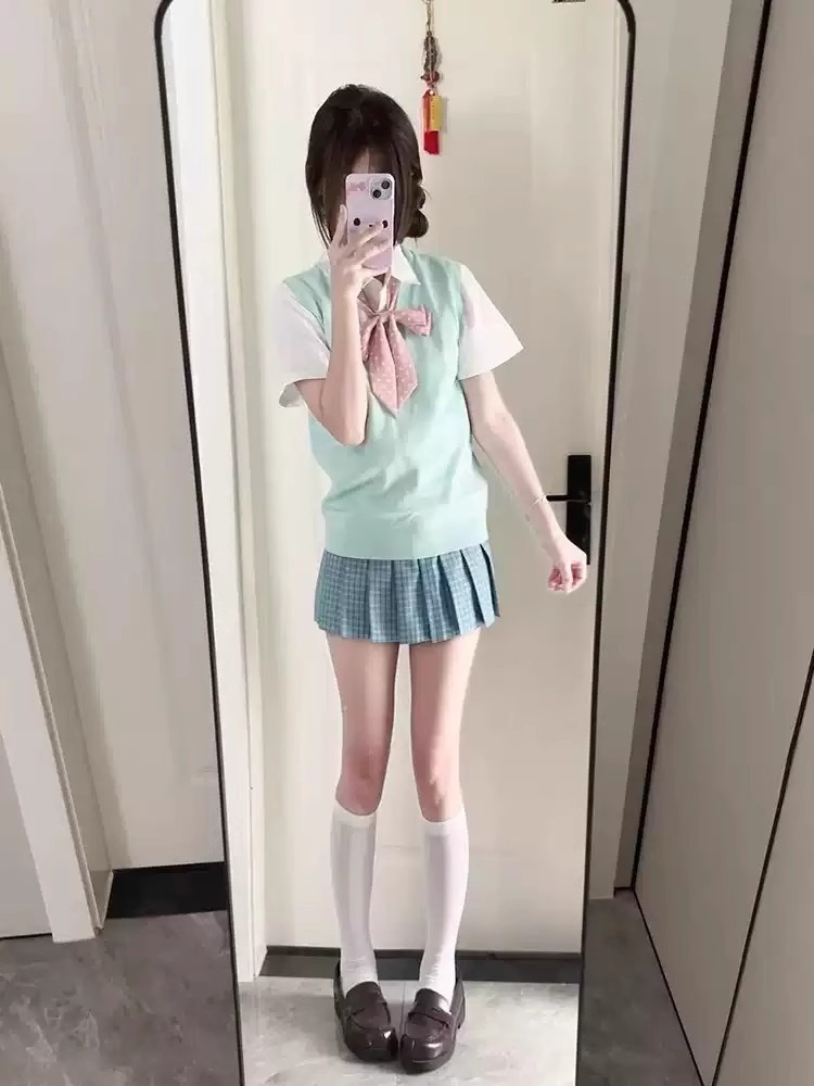 Сосна синяя + галстук-бабочка в розовую горошок + коробочка-самолет