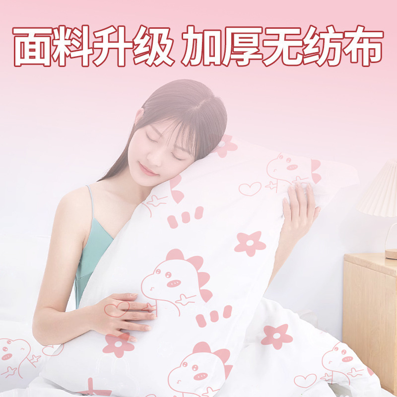ホテルの使い捨てシーツは枕カバーの4つのセットで旅行しています。|undefined