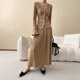 女式毛呢外套;女式针织衫;休闲裤