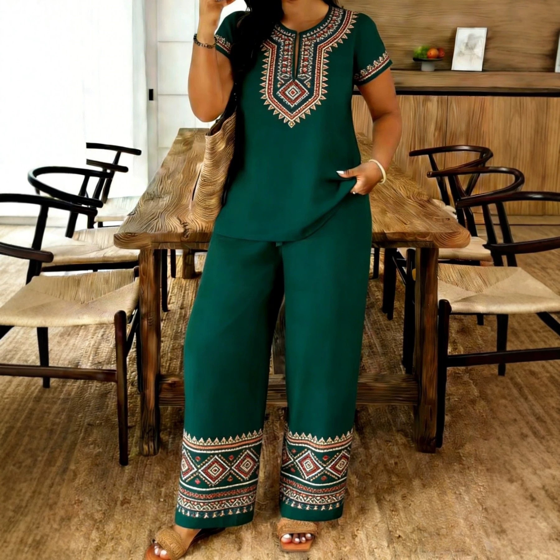 Completo estivo da donna: top con scollo a V e pantaloni casual, nuovo stile._voghion.com