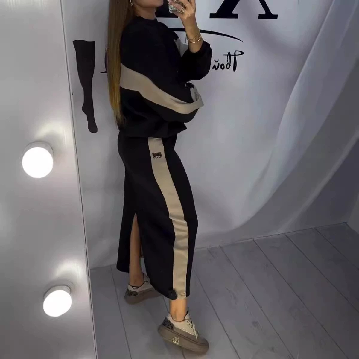 Весна-осень 2025: новый модный комплект из свободной толстовки с цветными блоками и юбки-миди с разрезом от Amazon Independent Station для женщин.