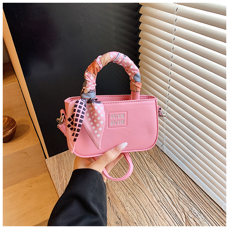2025 bolsas de hombro populares coreanas para niñas, bufandas de seda extranjeras, bolsas de mano para bebés, mini bolsas de accesorios para niños lindos