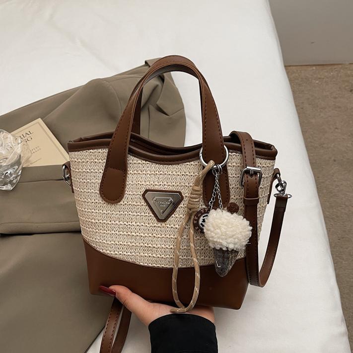 Bolso de mano de color de contraste tejido de estilo caliente de verano para mujer 2025 nuevo bolso de cubo simple salvaje estilo occidental para mujer