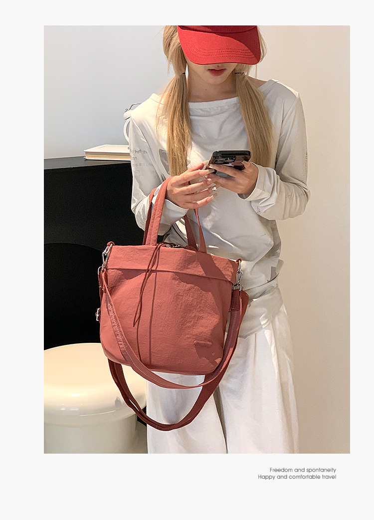 Colorful Fox's new niche nylon drawstring drawstring single-shoulder crossbody bag is a casual, versatile and lightweight bucket bag undefined