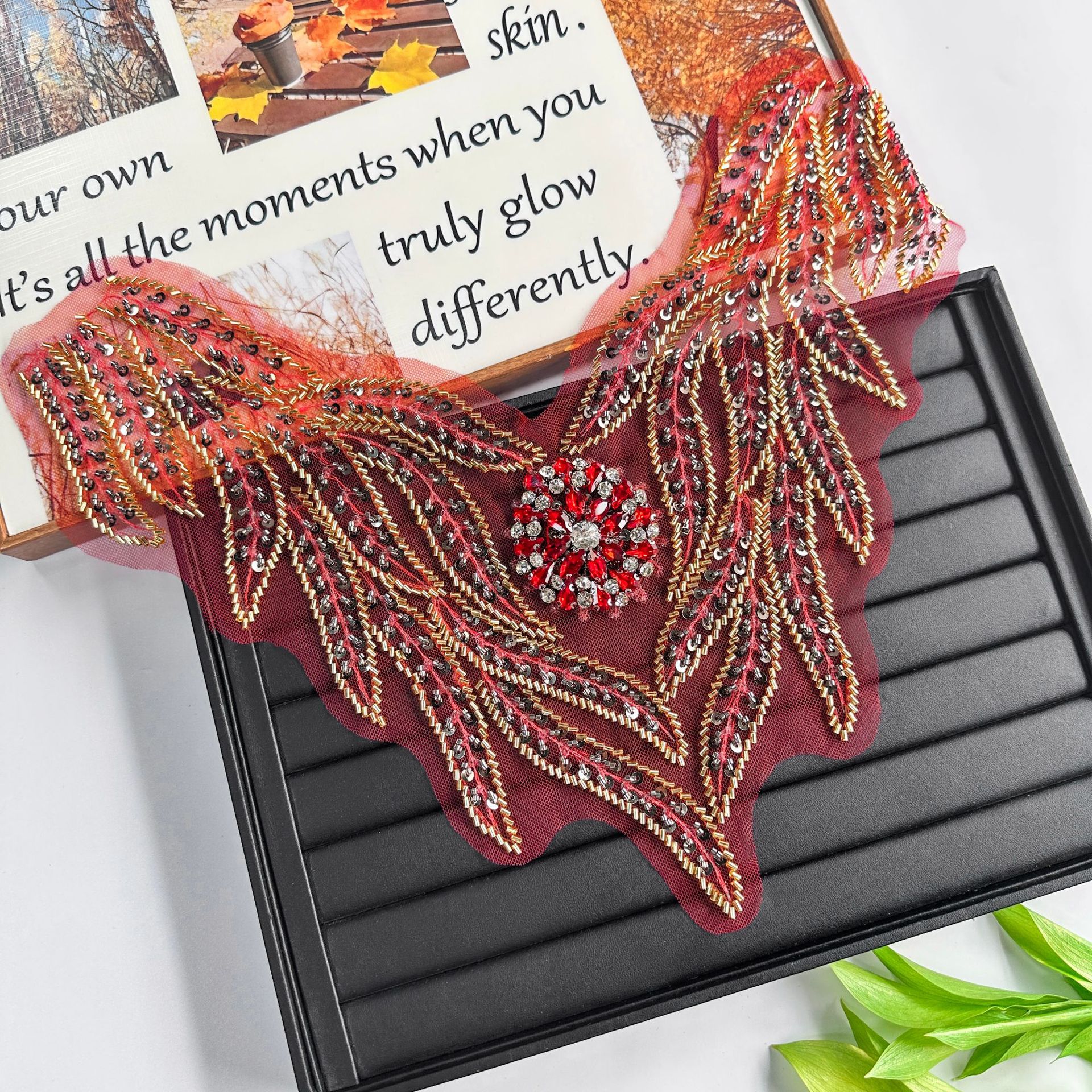 Fábrica de suministro directo de diamante de encaje parche de cuello de oro rojo decoración de piezas de ropa DIY accesorios vestido de boda vestido chino