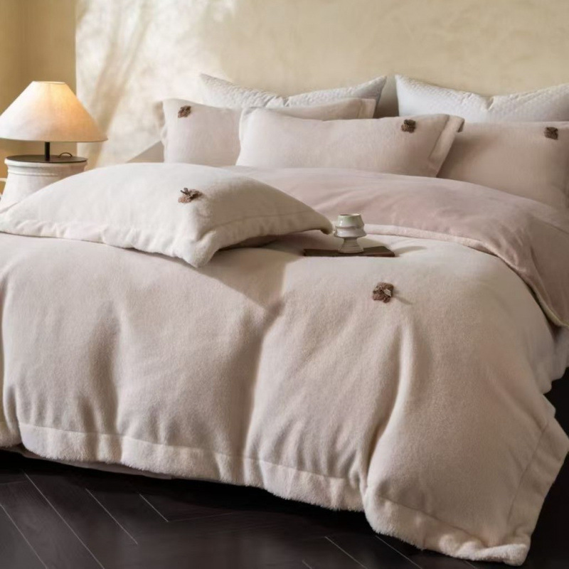 2025 New Classy Glutinous Rice Velvet Bed Four-Piece Set Milk Coral Velvet Thickeneded Accessible Luxury Bedding Quilt Cover Bed Sheetss Winter
