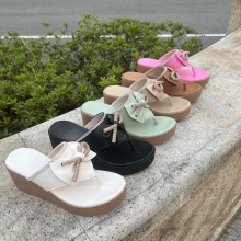 2025夏季新款韩版时尚坡跟凉拖休闲大码女式罗马蝴蝶结人字拖鞋女