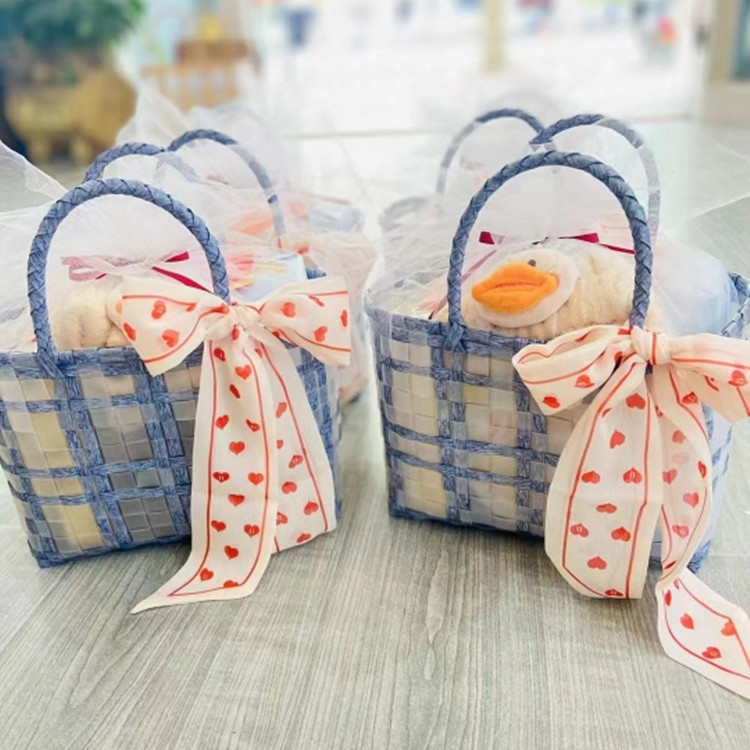 756g Weight Open Closure Type Double Handle Strap Type Handbag Bags Type Holiday, Travel Occasion PVC Material Plaid Pattern All Seasons Season Women's Gender Cute, Vacation Style Square Shape Large Size Women's Cute Vacation Plaid PVC Shopping Bags 3