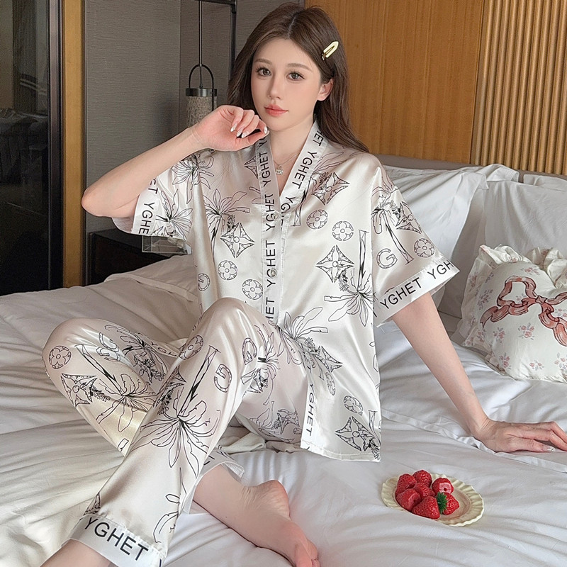 959# 짧고 긴 검은 코코넛 나무