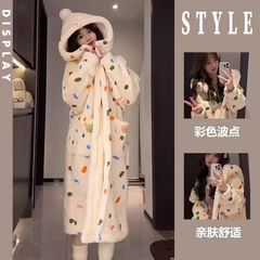 カラーの波の点のプリントのサンゴの絨毛の寝衣の女性の冬の絨毛の厚い立襟のパジャマは家の服の寝衣を着ることができます。