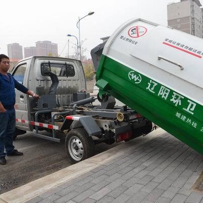 低价供应三门峡地区钩臂式垃圾车厂家价格图片？15897652032张