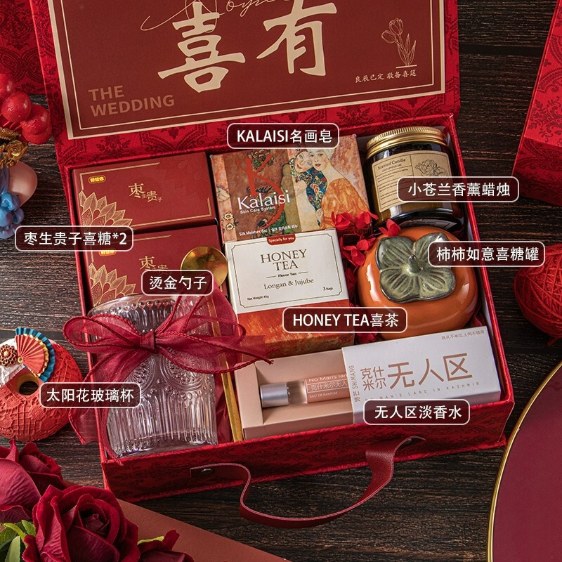 私の家族には結婚式の記念品、女性のブライズメイドへの実用的なギフト、結婚式の宴会のギフトボックス、ゲストへのローズギフトがあります。|undefined