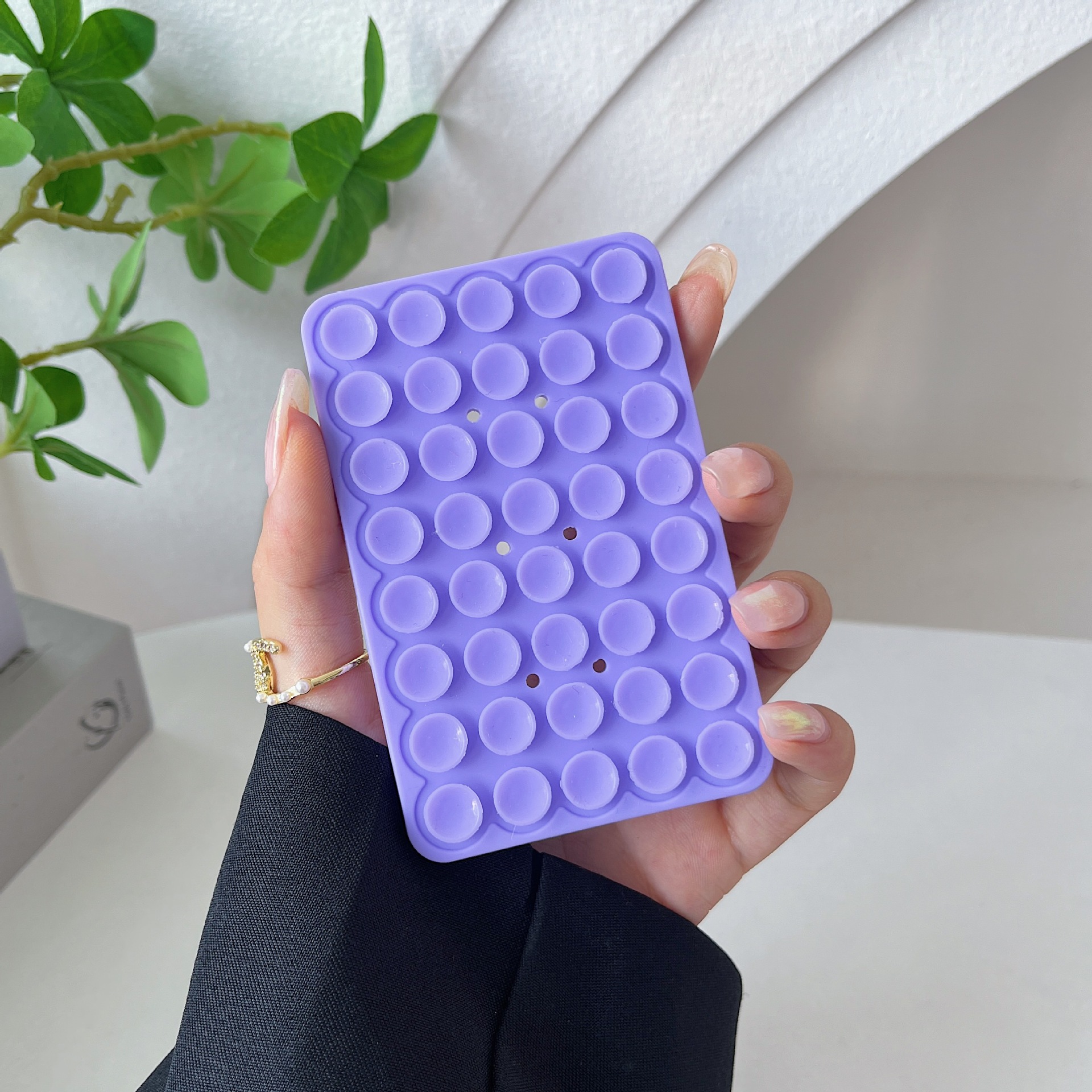 48943714-E16F-479F-8D7E-26784E