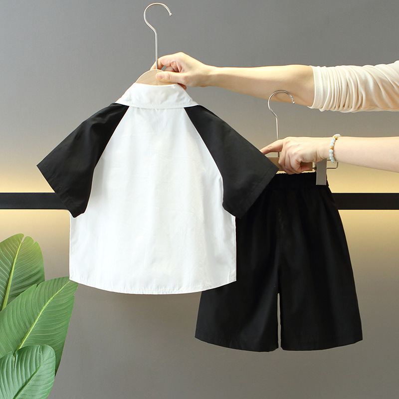 7871 Traje de verano para niños 2025 Camisa de manga corta estilo universitario Pantalones cortos de verano para niños de dos piezas Ropa de bebé