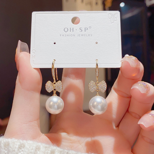 Japanese and Korean exquisite and fashionable ultra-glitter micro-paved zircon bow pearl ear hooks elegant and high-quality earrings wholesale