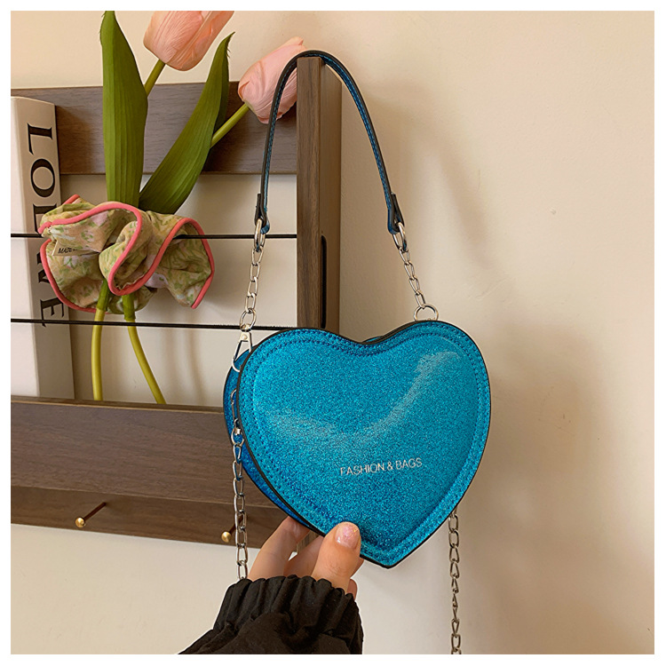 Women's Small Pu Leather Solid Color Cute Heart-shaped Zipper Crossbody Bag display picture 28