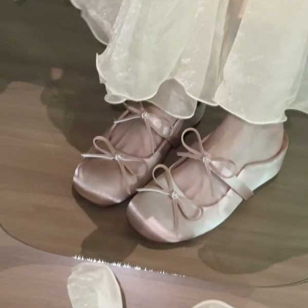 Mary Jane shoes made of sheepskin leather with hidden heel