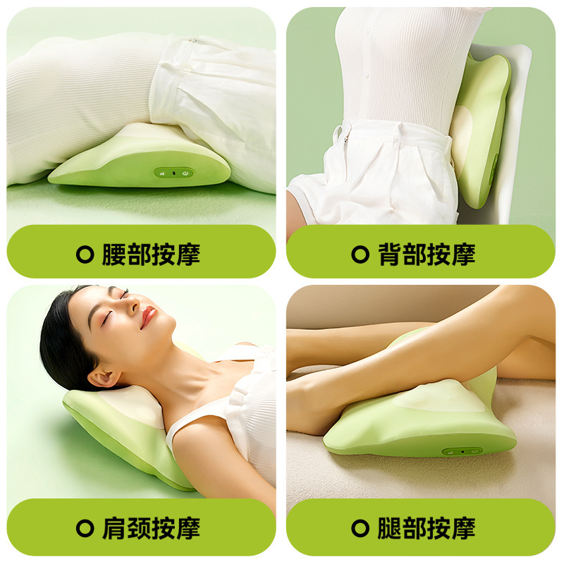 腰のマッサージ器の男性の女性の全身はソファーの背中を加熱して枕をマッサージします。|undefined