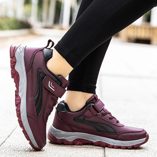 Spring and Autumn middle-aged and elderly sports casual shoes women's soft-soled leather mother's shoes lightweight non-slip walking shoes elderly travel shoes