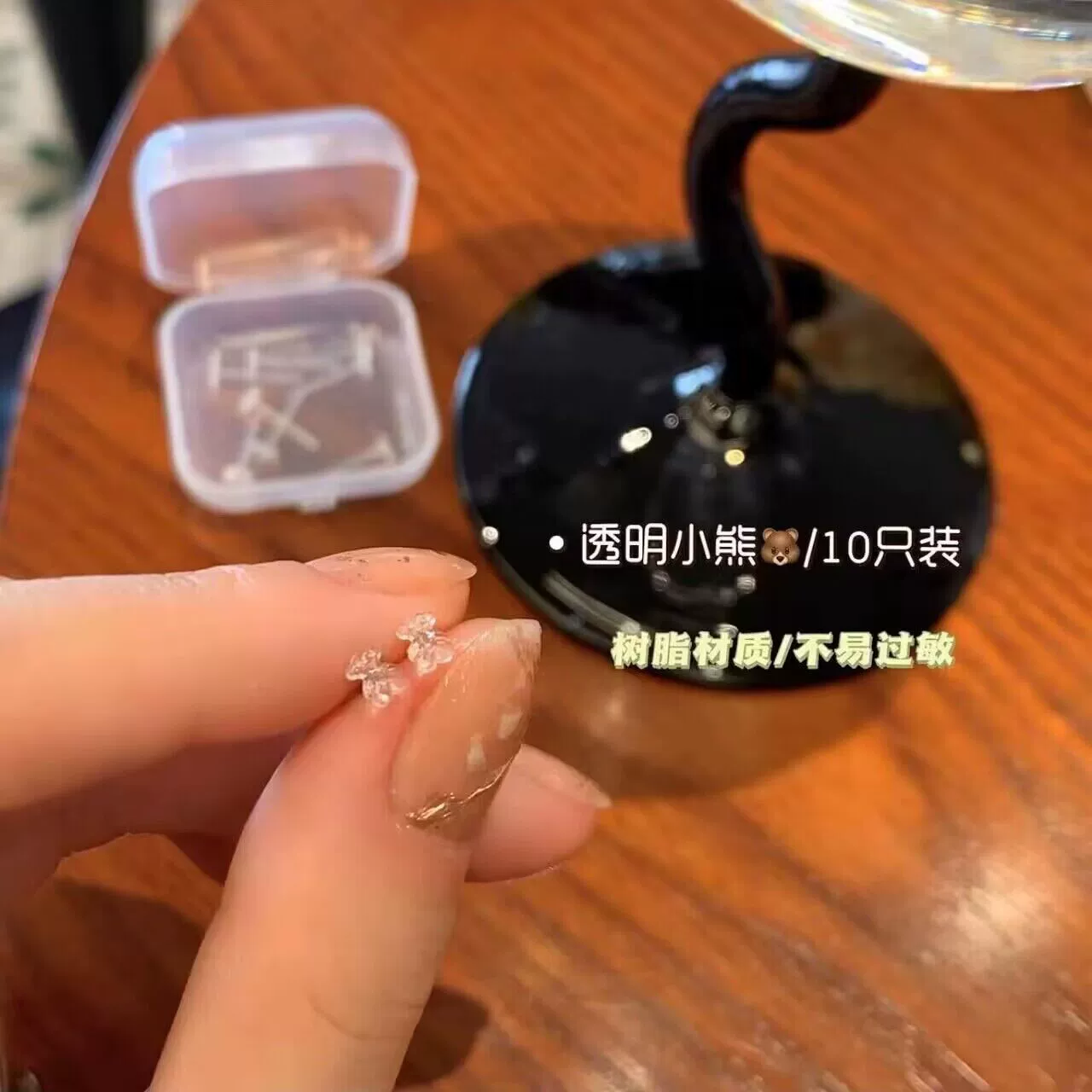  Resin transparent ear studs, hypoallergenic low‑irritation design, lightweight unisex