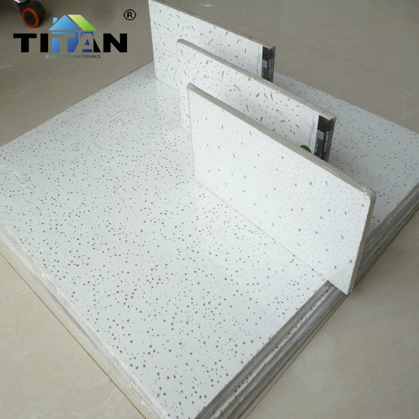 Material de techo decorativo con quilla Tablero absorbente de sonido Tablero de lana mineral a prueba de humedad 600*600