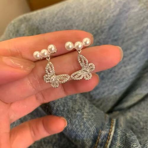 Silver Needle Zircon Flower Pearl Stud Earrings: Delicate, Luxurious, and Exquisitely Chic—A Niche, Versatile Fashion Accessory in White