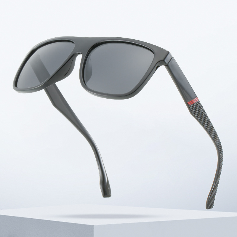 Fábrica al por mayor de comercio exterior hombres polarizados gafas de sol de gran tamaño PC simple clásico de protección UV gafas de sol de viaje