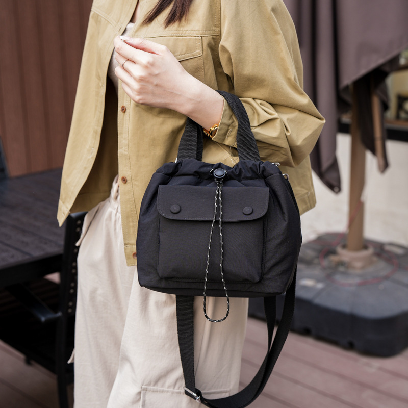 单肩手提两用包外贸跨境小众包包女批发尼龙布质感时尚休闲手提包