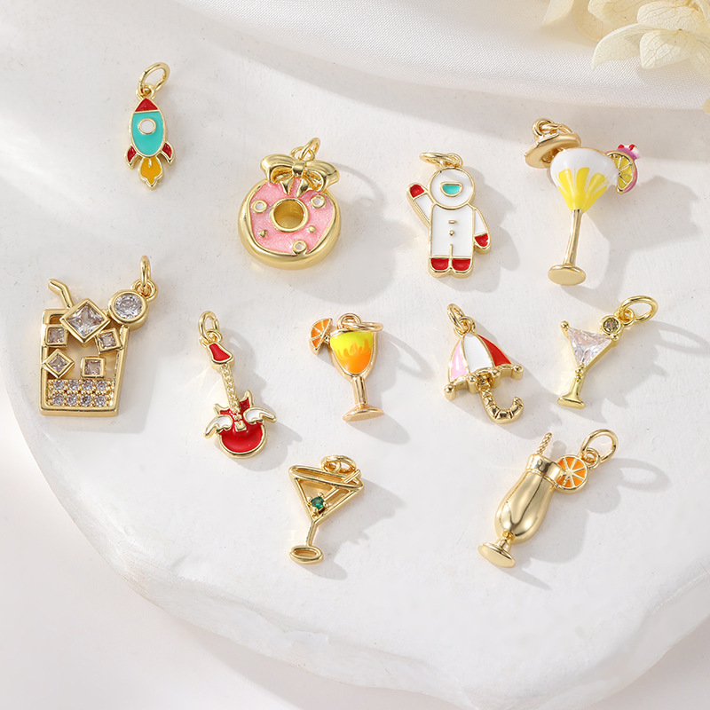 Donut Astronaut Cocktail Glass Pendant 14K Color-Retaining Gold Copper Enamel Inlaid with Diamonds DIY Beaded Light Luxury Accessories Donut Astronaut Cocktail Glass Pendant 14K Color-Retaining Gold Copper Enamel Inlaid with Diamonds DIY Beaded Light Luxury Accessories